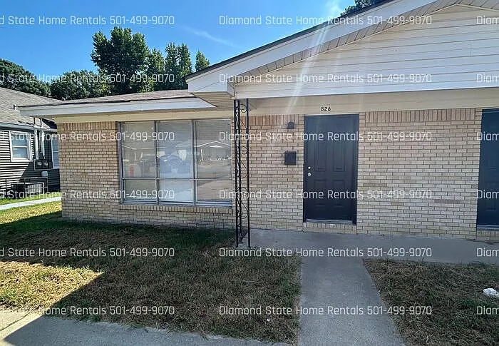 826 Jane Dr — Photo 2
