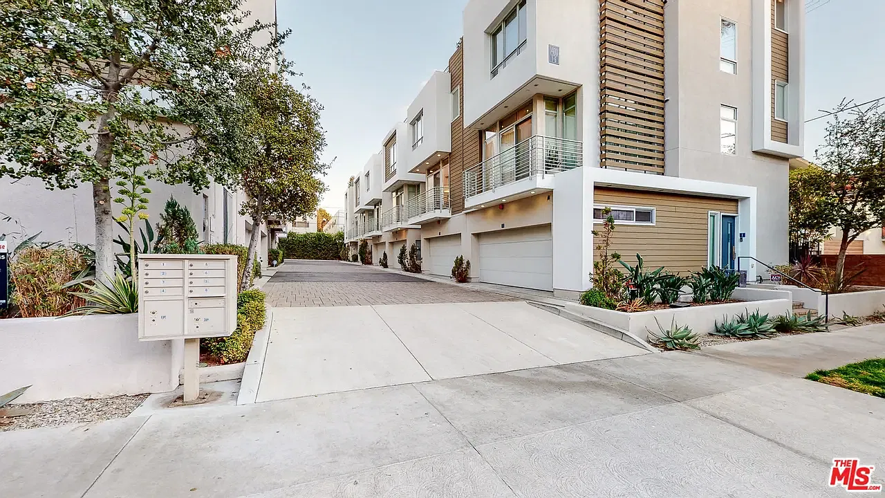 3 bed, 3.5 bath, 1706 sqft, $6,100 — Photo 4