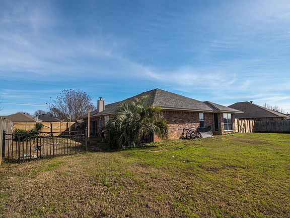 3rd image of 109 Ash Dr