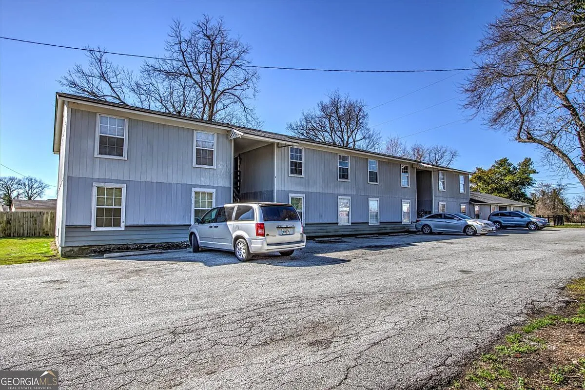 2 bed, 1.0 bath, 800 sqft, $1,000 — Photo 1