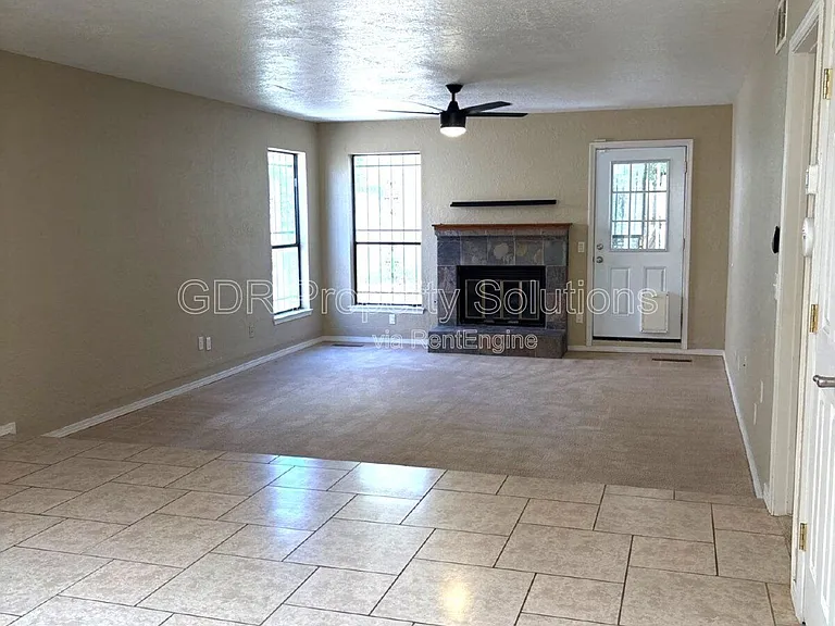 5828 Elmwood Dr NE — Photo 3