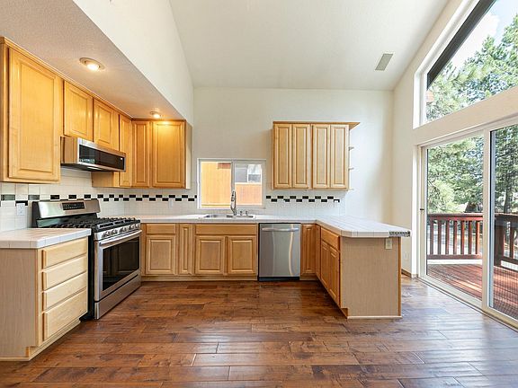 5th image of 13370 Sierra Dr