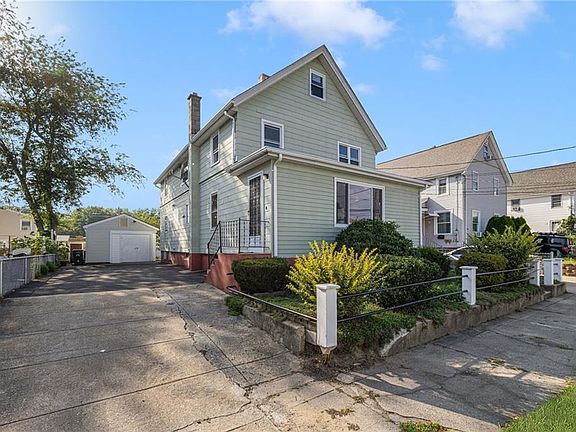 3rd image of 295 Magnolia St