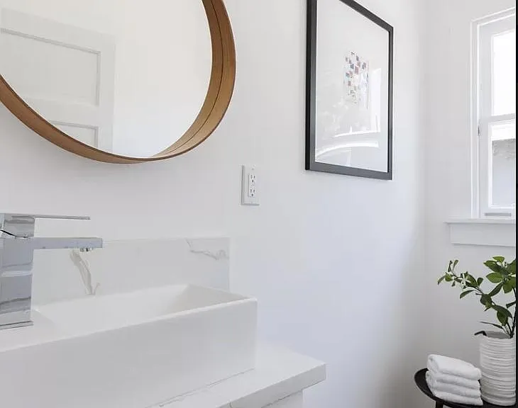 1/2 bathroom