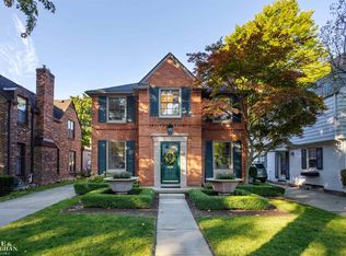 231 McMillan Rd, Grosse Pointe Farms, MI 48236