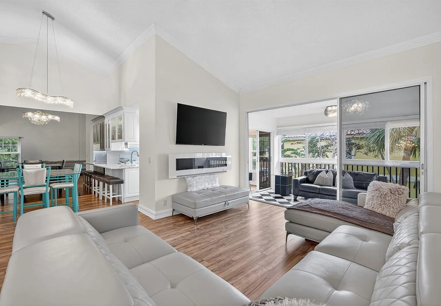 2 bed, 1596 sqft, $4,000 — Photo 3