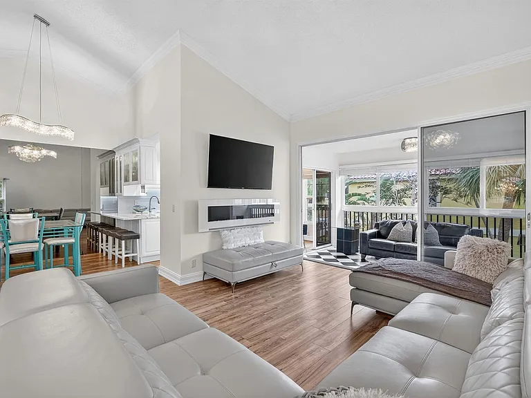 2121 S Ocean Blvd — Photo 3