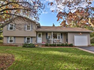 27 Valley View Dr, Brockport, NY 14420