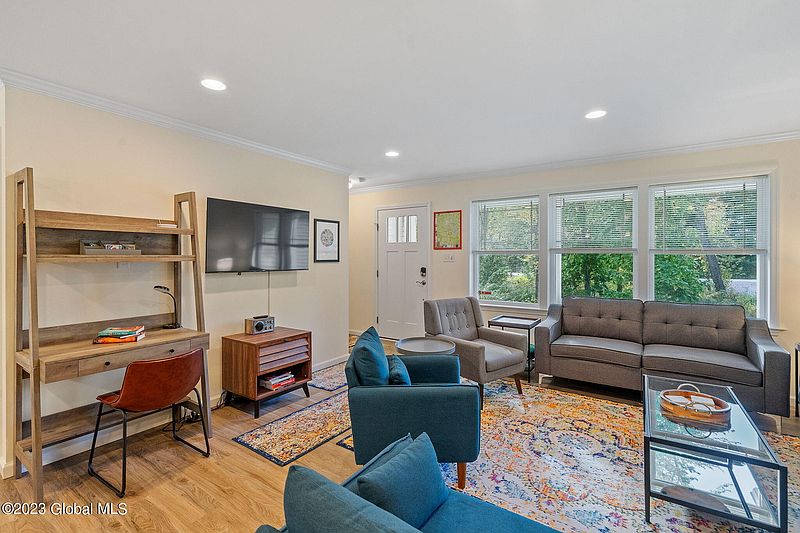 5th image of 200 Greenfield Avenue