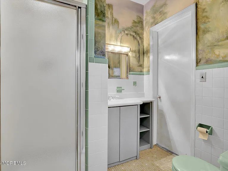 589 Westwood Ave — Photo 23