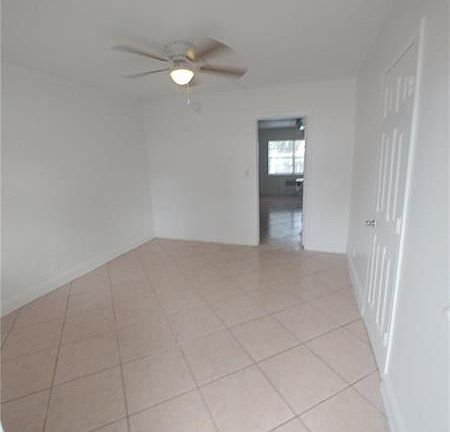 3rd image of 1960 NE 48th St APT 2A
