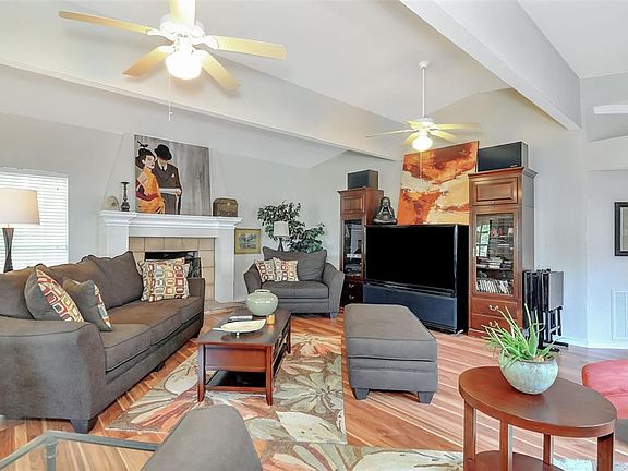 4th image of 622 Kiowa Dr E