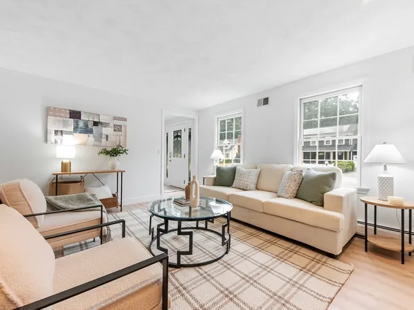 36 Ides Hill Ln, Attleboro, MA 02703