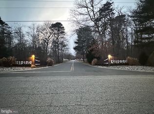 121 Chalet Ln, Vineland, NJ 08360