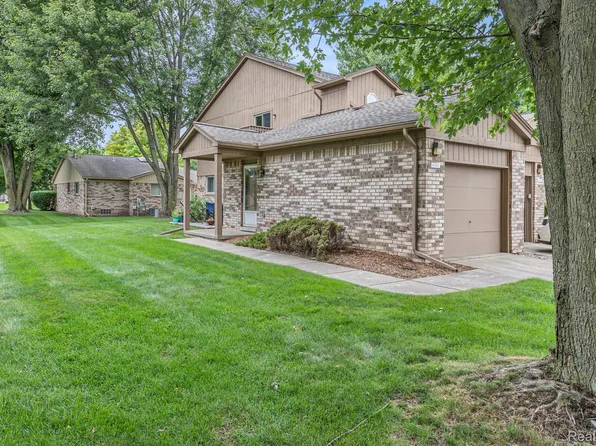 41455 Clinton Grove Dr, Clinton Township, MI 48038
