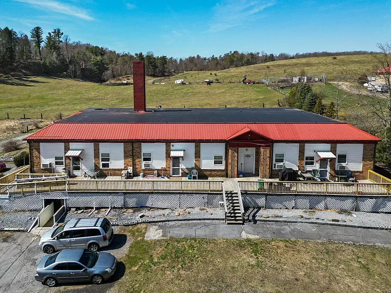 408 Lewis Rd — Photo 9