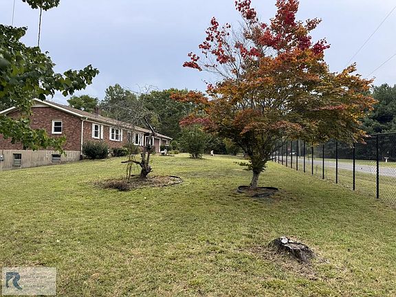 2nd image of 1977 Riley Farm Rd