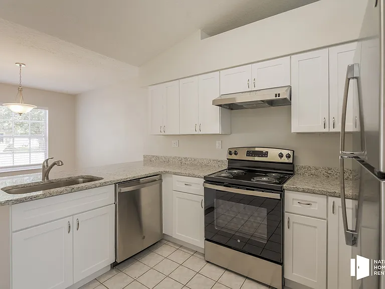1081 Gary Dr — Photo 1
