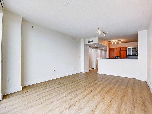4th image of 1551 N Flagler Drive #806