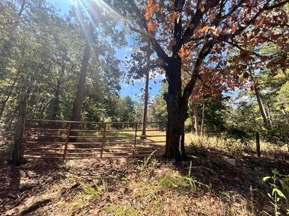 E Red Barn Rd, Cave City, AR 72521