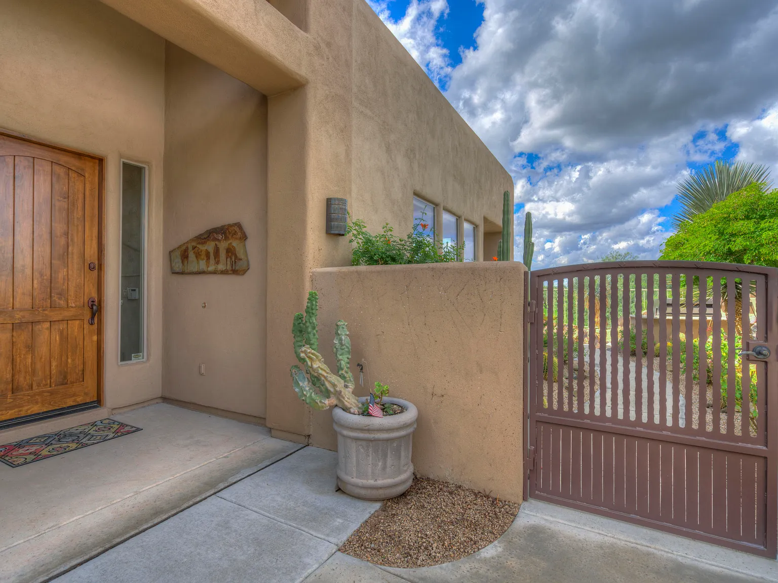 3 bed, 2.0 bath, 1832 sqft, $7,500 — Photo 2