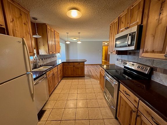 3rd image of 1112 W Saratoga Ave