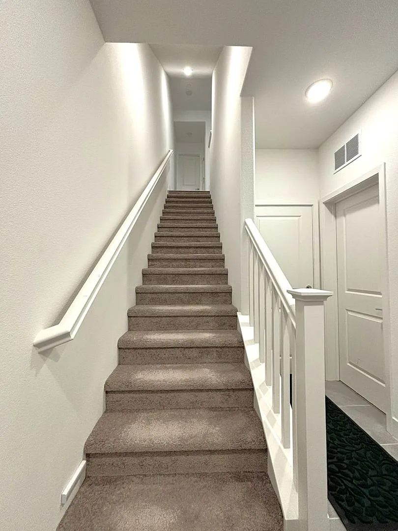 4 Bedroom 3 bathroom newly Built Townhouse for Rent! — Photo 3