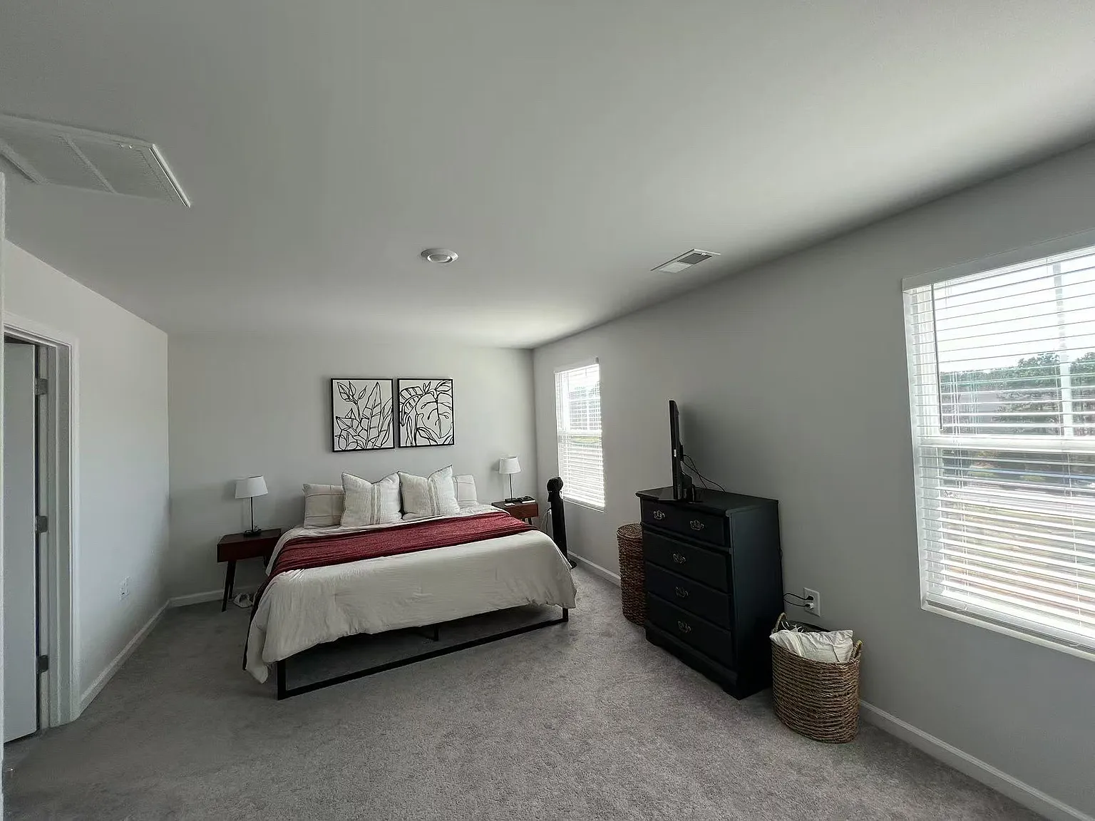 3 bed, 3.5 bath, 1917 sqft, $2,050 — Photo 3
