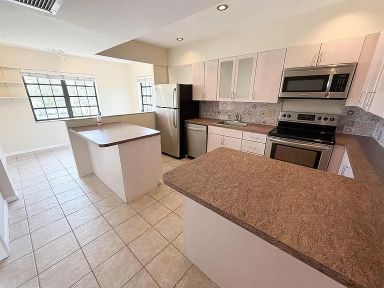 917 NE 16th Ave #16 — Photo 5
