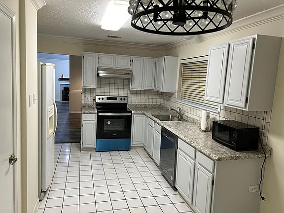 5th image of 7730 High Village Dr