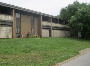 323 S 7th St, Rogers, AR 72756