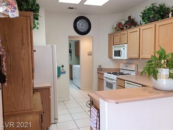 5th image of 2721 Byron Dr