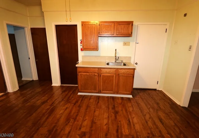 484 Delavan Ave #1 — Photo 11