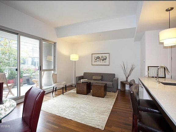 3rd image of 125 N 10th St #Sge