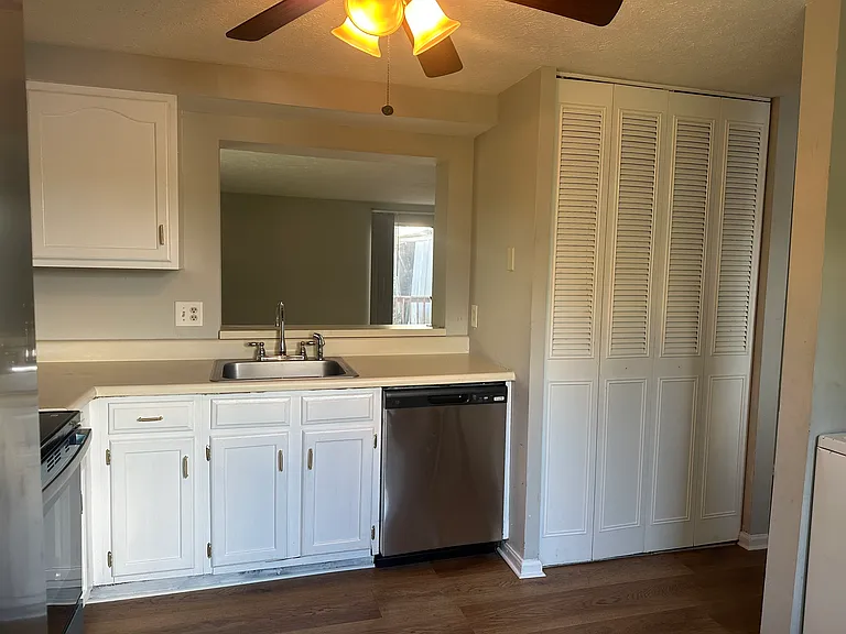 8414 Klarey Ct — Photo 9