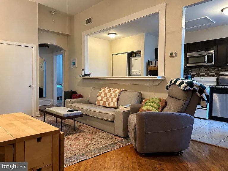 1214 Spruce St #4 — Photo 2