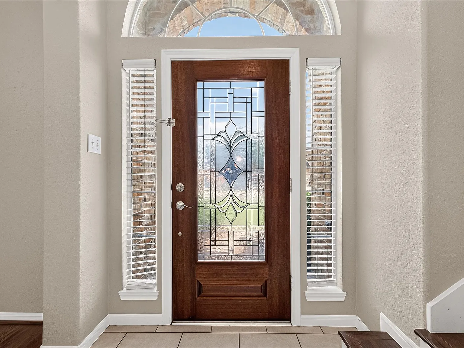 4 bed, 2.5 bath, 2672 sqft, $2,395 — Photo 2