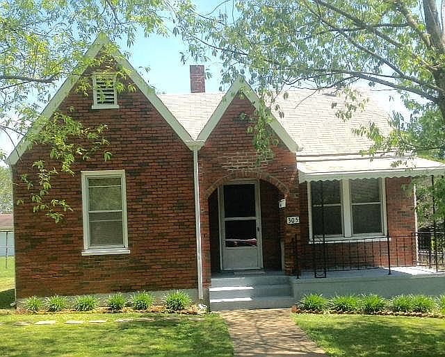 1st image of 305 Whittaker Ave NE