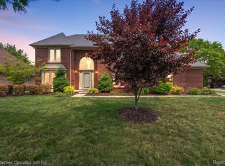 4708 Holland Dr, Troy, MI 48085
