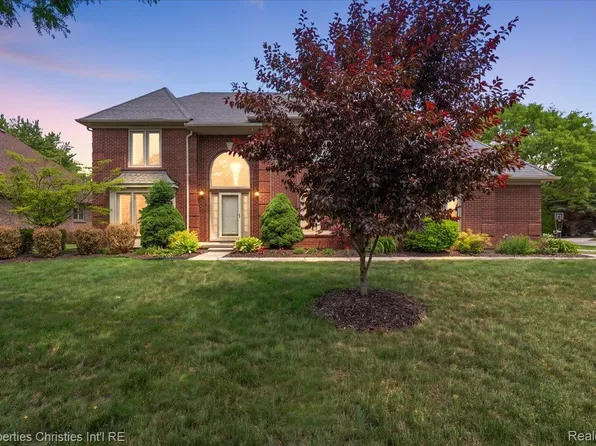 4708 Holland Dr, Troy, MI 48085