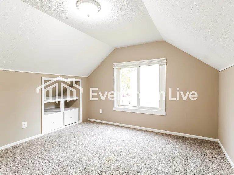 894 Antwerp Rd — Photo 10