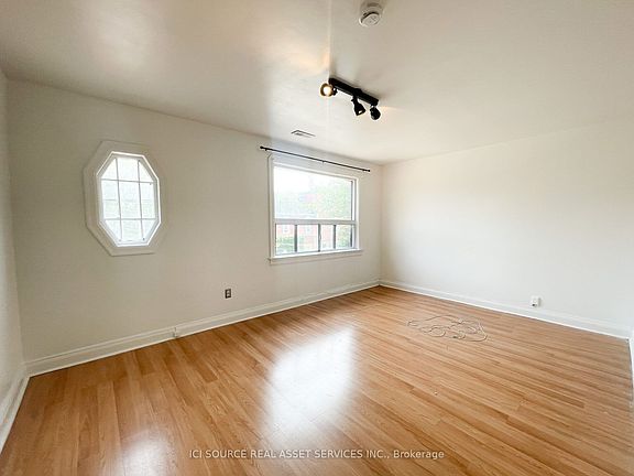 5th image of 54 Markham St #2