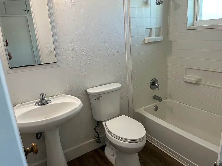 Super Cool Mid-Century Modern East Nob Hill Penthouse Suite with Views — Photo 24