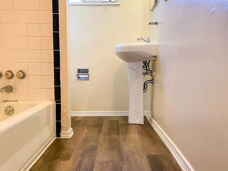 One-Bedroom Apartments in Prime ABQ Location — Photo 13