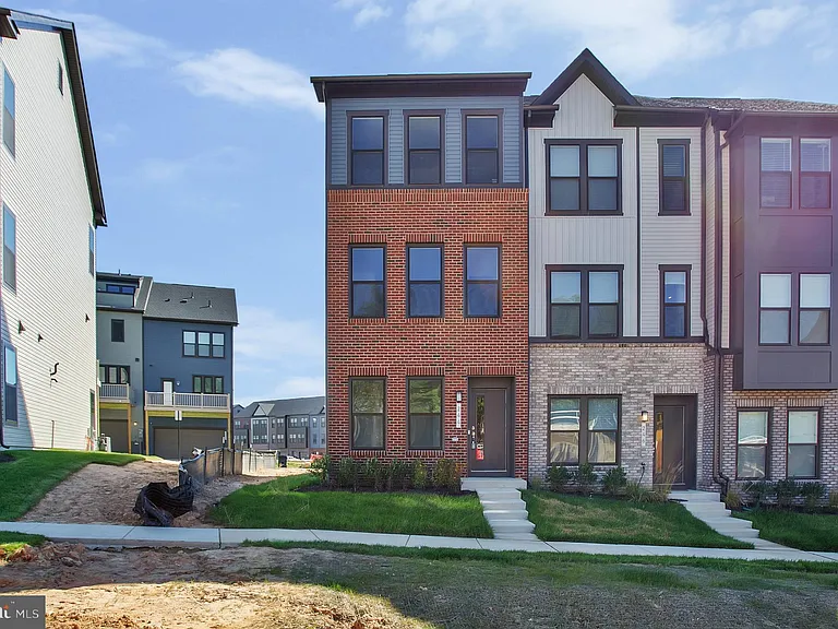 244 Mainstream Dr — Photo 1