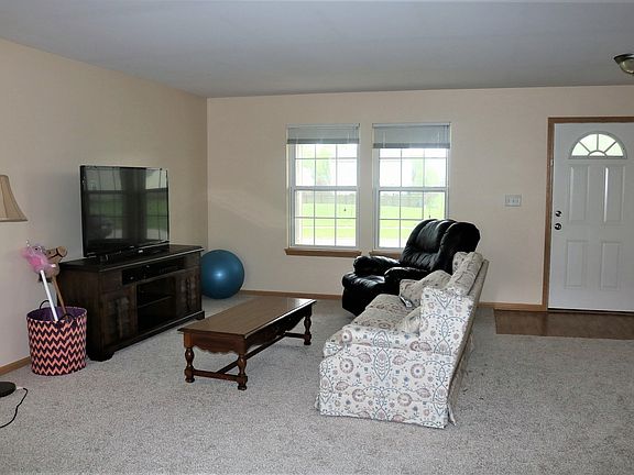 3rd image of 628 Settlement Dr