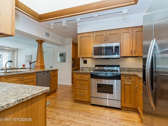 5th image of 820 S Burton Pl