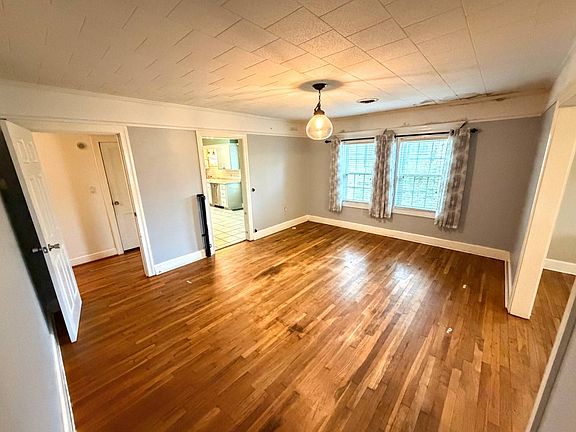 4th image of 220 3rd Ave SE