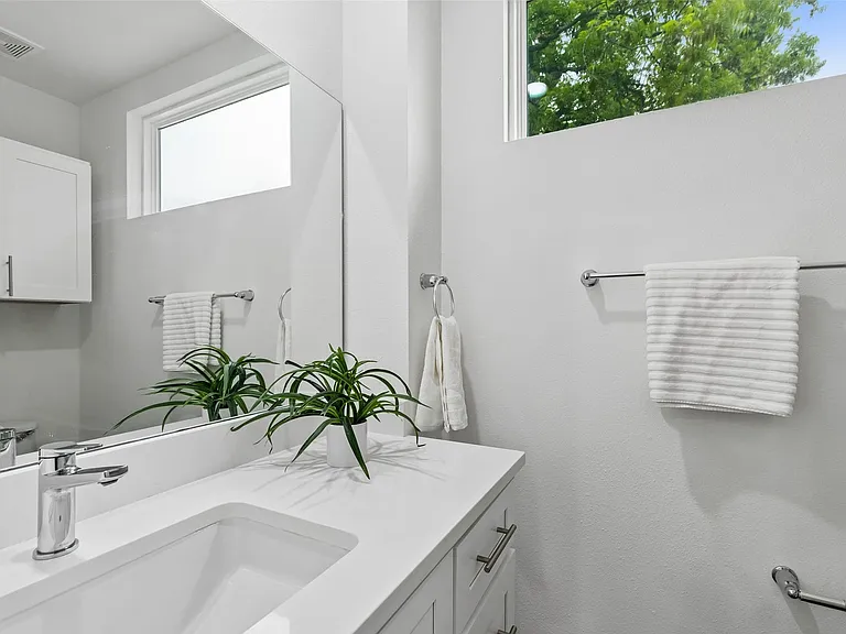 5647 Live Oak St #101 — Photo 19