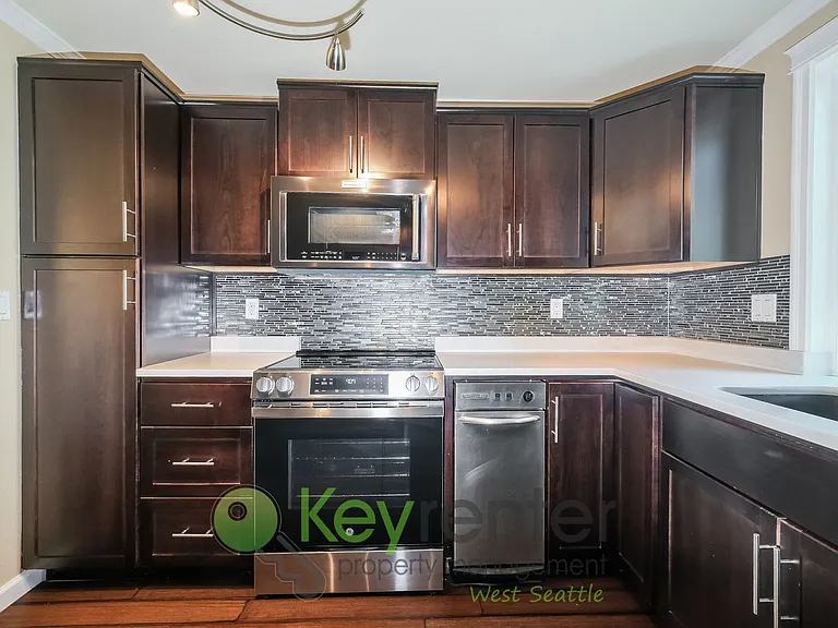 9522 1st Ave NE #B8 — Photo 7